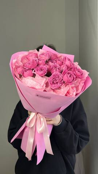 Букет из пионовидных кустовых розочек