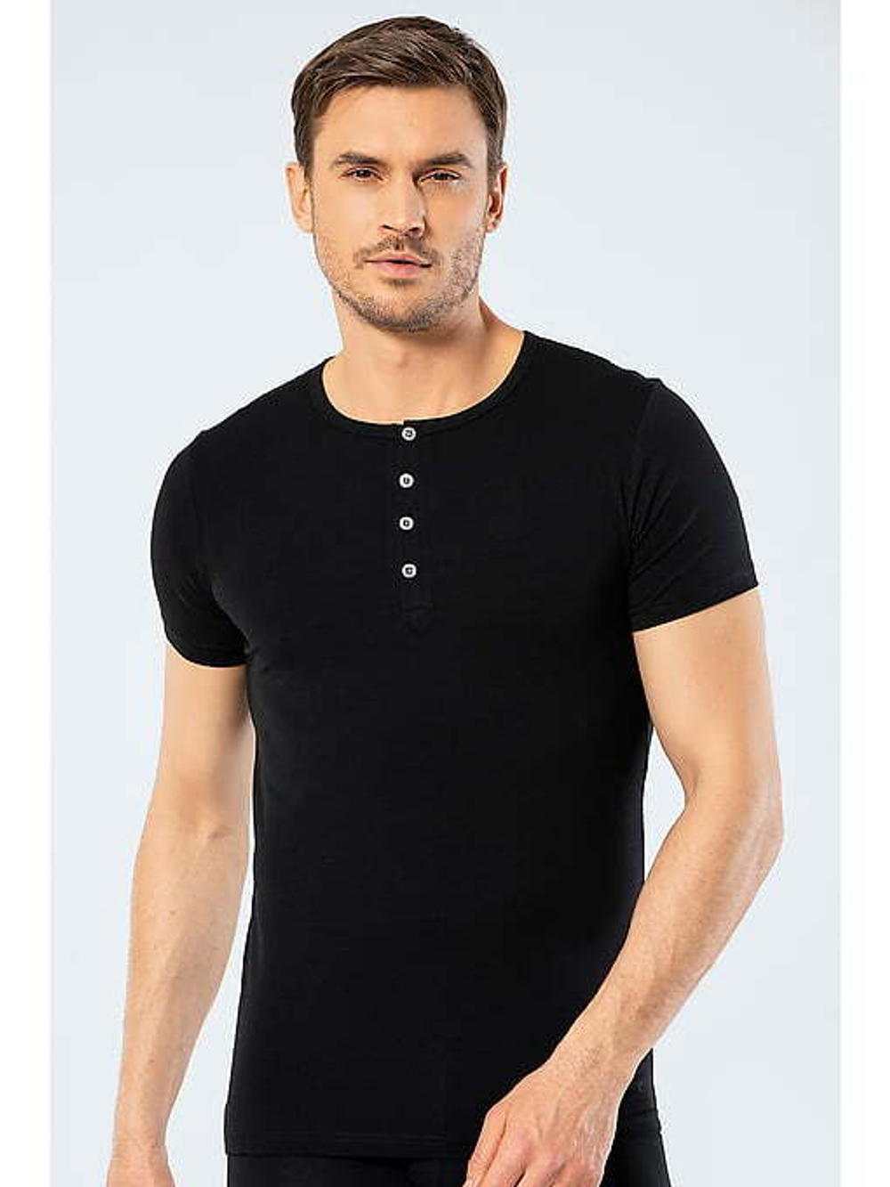 Футболка мужская с круглым вырезом черный