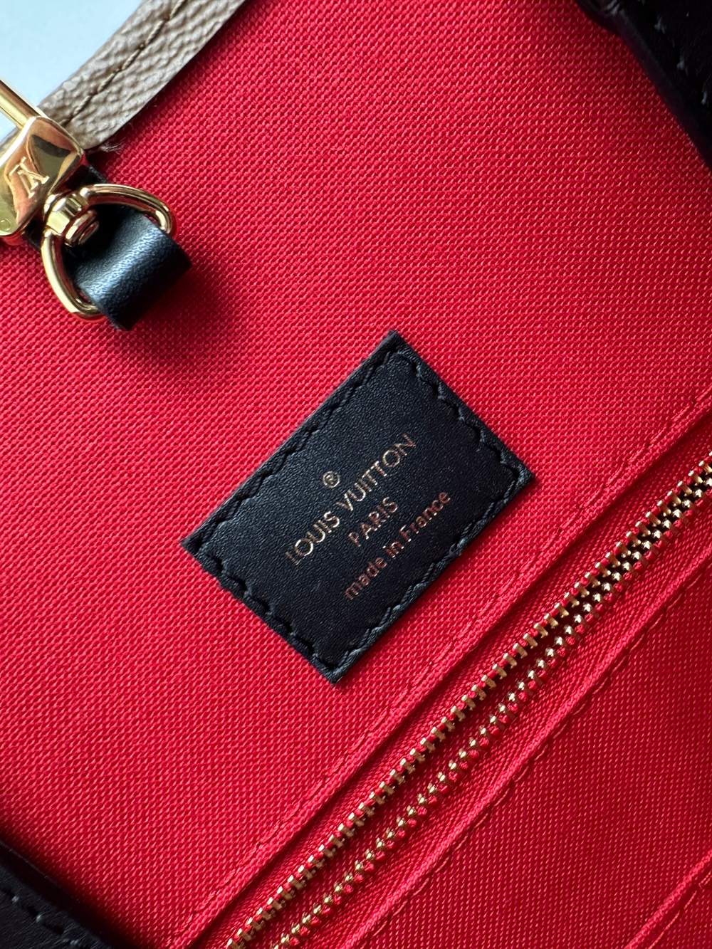 Сумка Louis Vuitton OnTheGo
