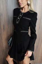 Платье из премиального трикотажа с декором из цепочек