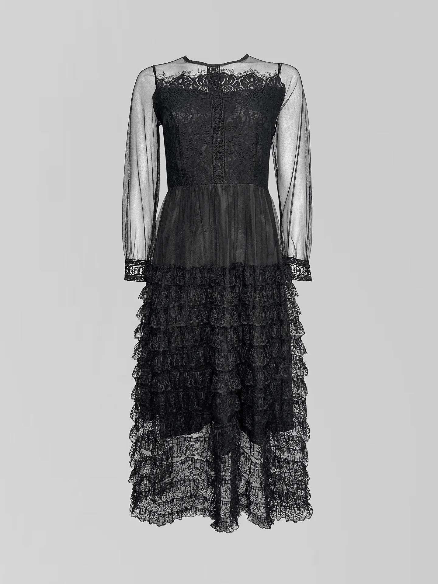 Платье длинное с отделкой кружевом и прозрачными рукавами на молнии сзади