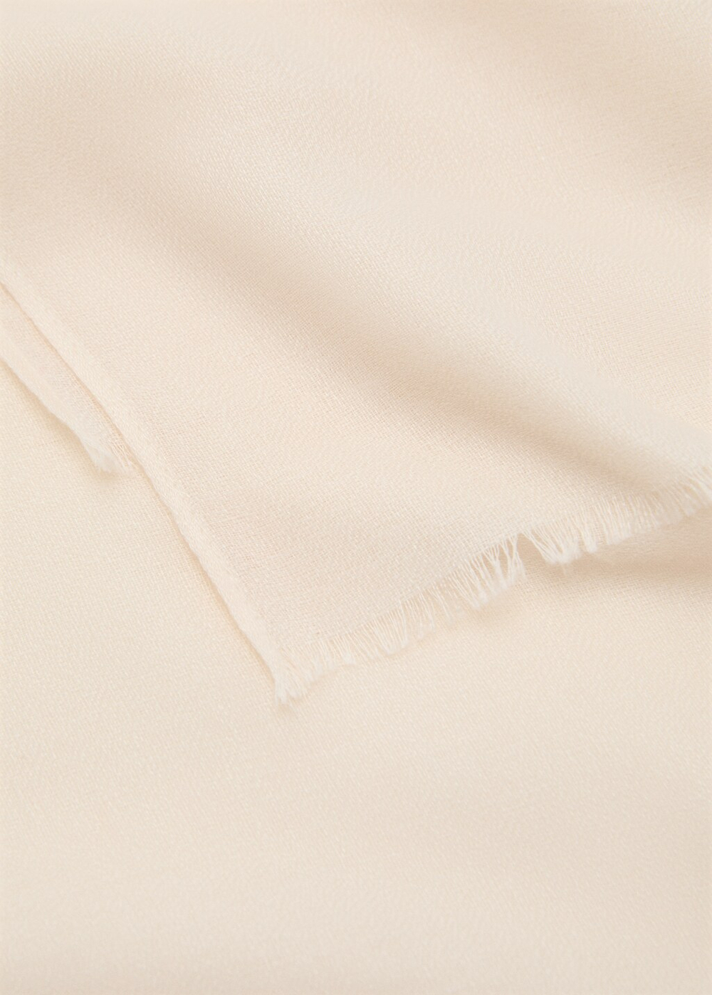 Шарф однотонный с необработанными краями