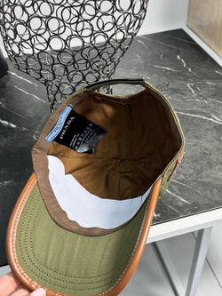 Бейсболка Prada