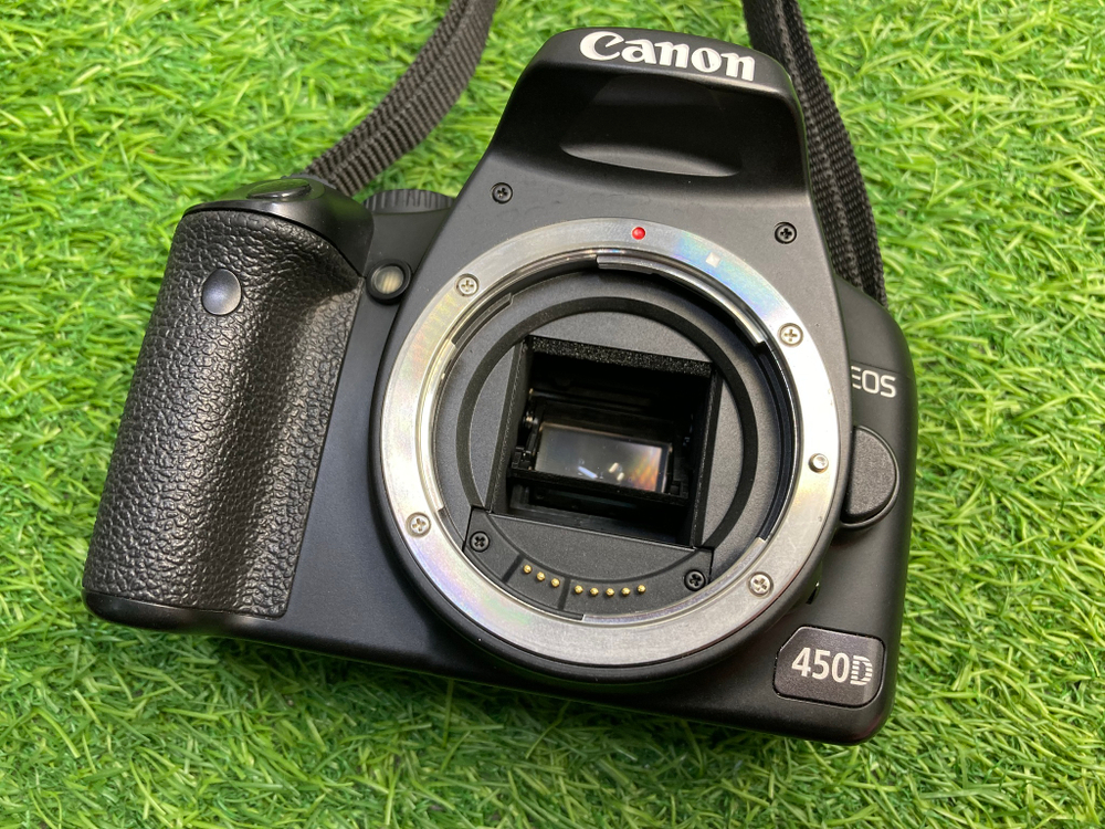 Canon 450D kit 18-55mm 3.5-5.6 IS 7.500 кадров