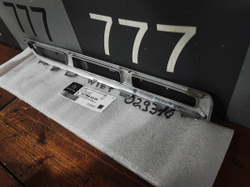 Молдинг решетки радиатора Mercedes GLS X167 19- Б/У Оригинал A1678883900