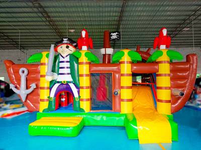 Надувной батут для бизнеса "Корабль Пирата",  размер 7.8х5.5х4.3
