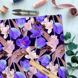 Ткань шифон неоновые тюльманы на тёмно-фиолетовом фоне