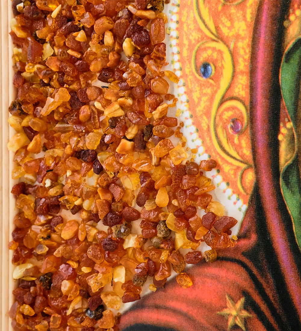 AMB-52/ 8 Икона Божией Матери «Иверская» (с янтарной крошкой) дер.рамка 30х40