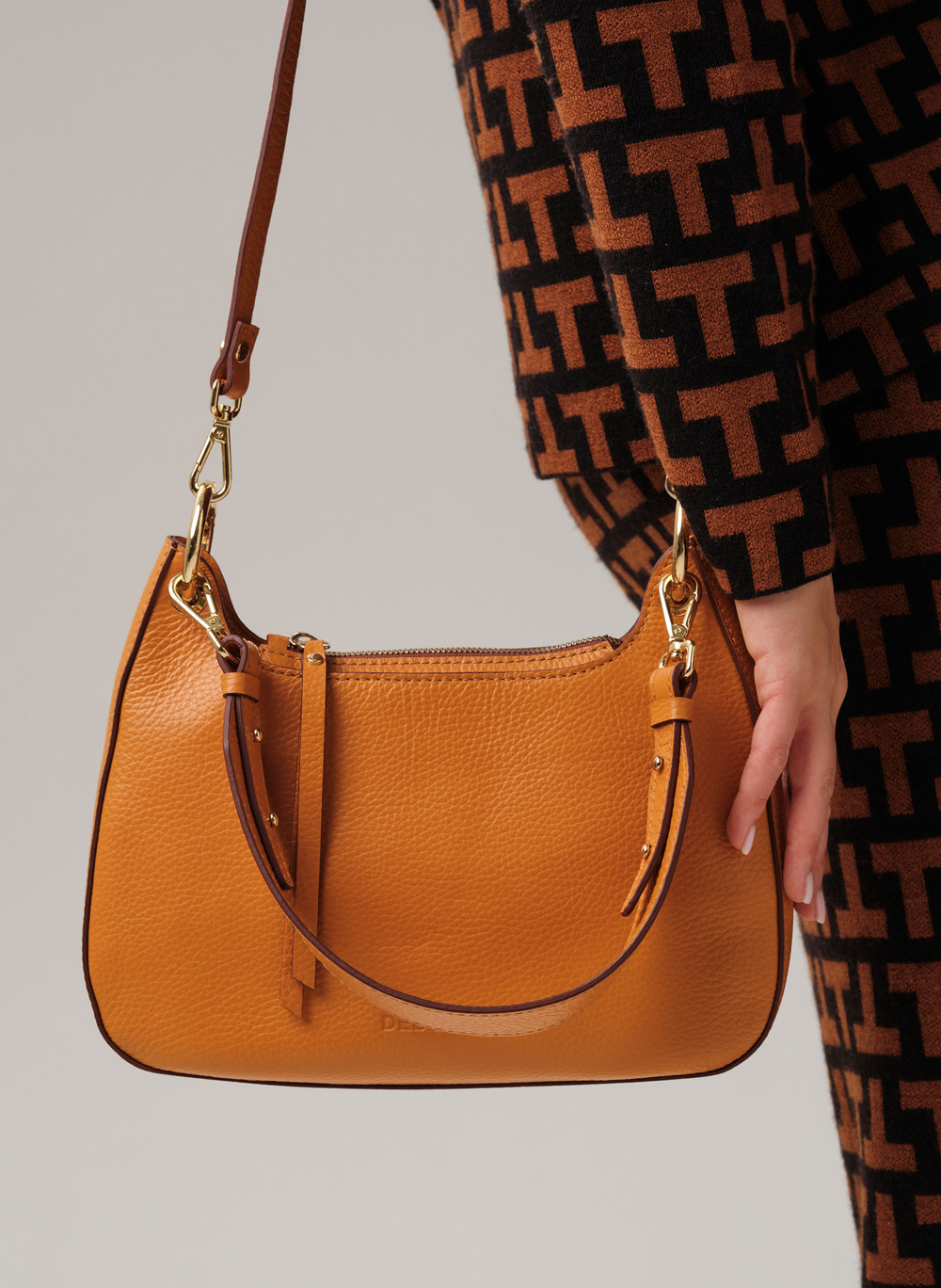 Сумка Deboro 30486 оранжевый карандаш