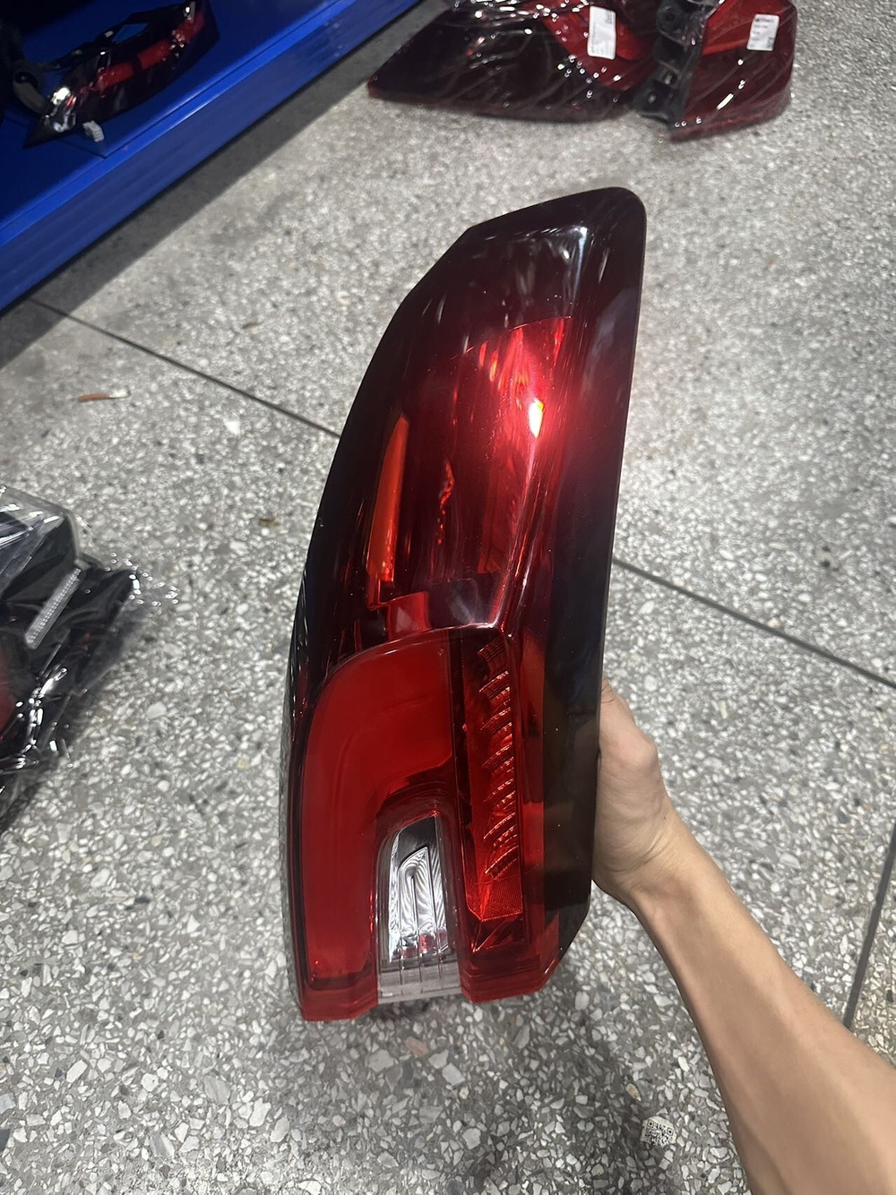 Задний правый внешний фонарь на Honda UR-V (оригинал,)