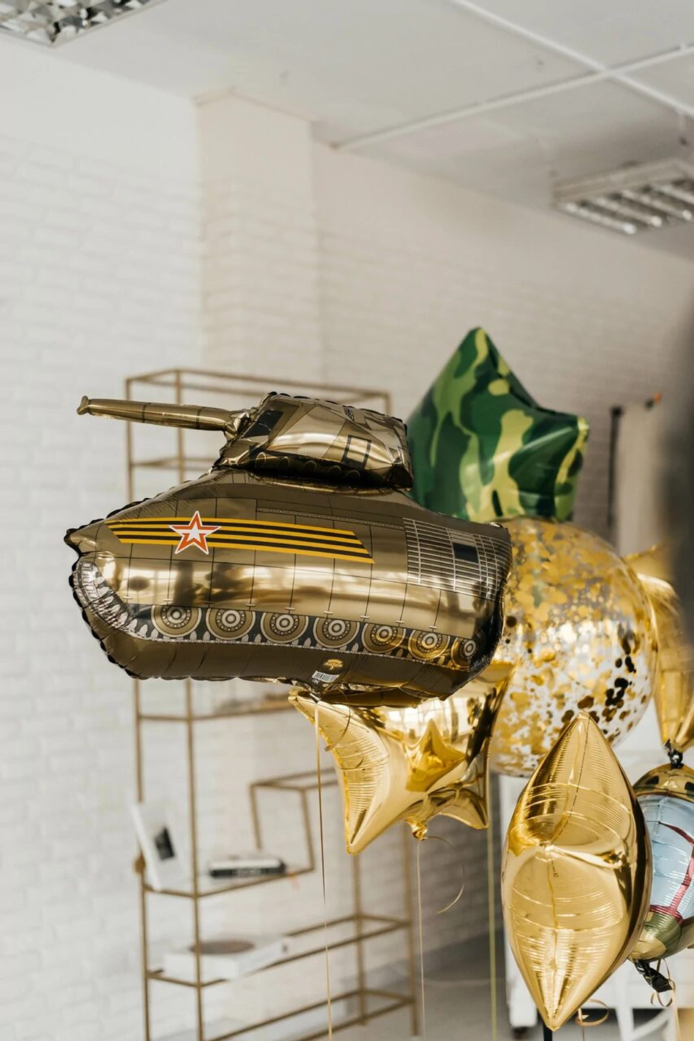 Фольгированный шар-фигура «Танк», 81 см