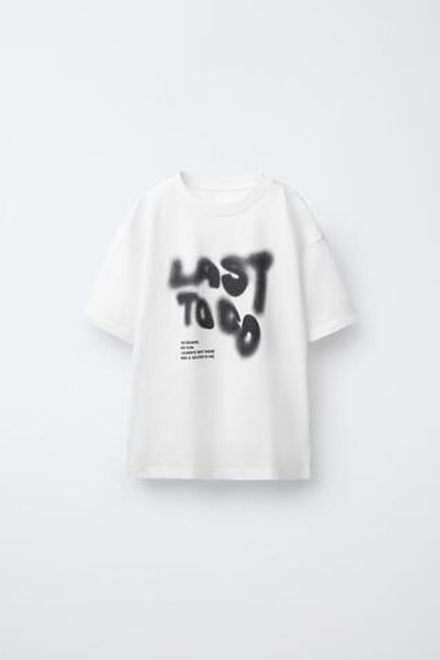 ZARA ФУТБОЛКА С ГРАФФИТИ-ПРИНТОМ, БЕЛЫЙ
