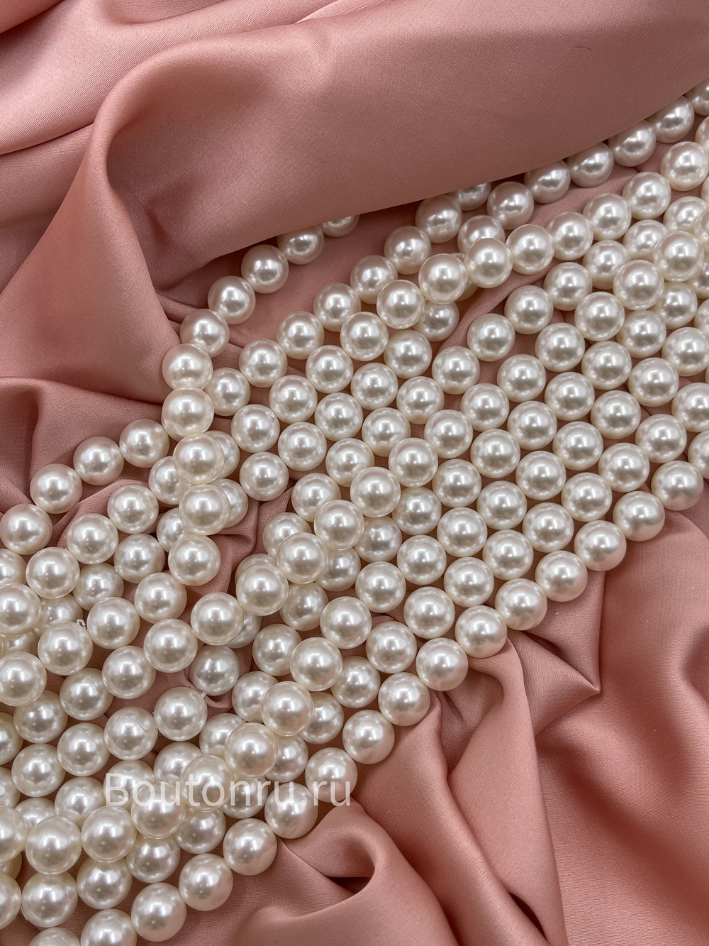 Жемчуг белый на нити