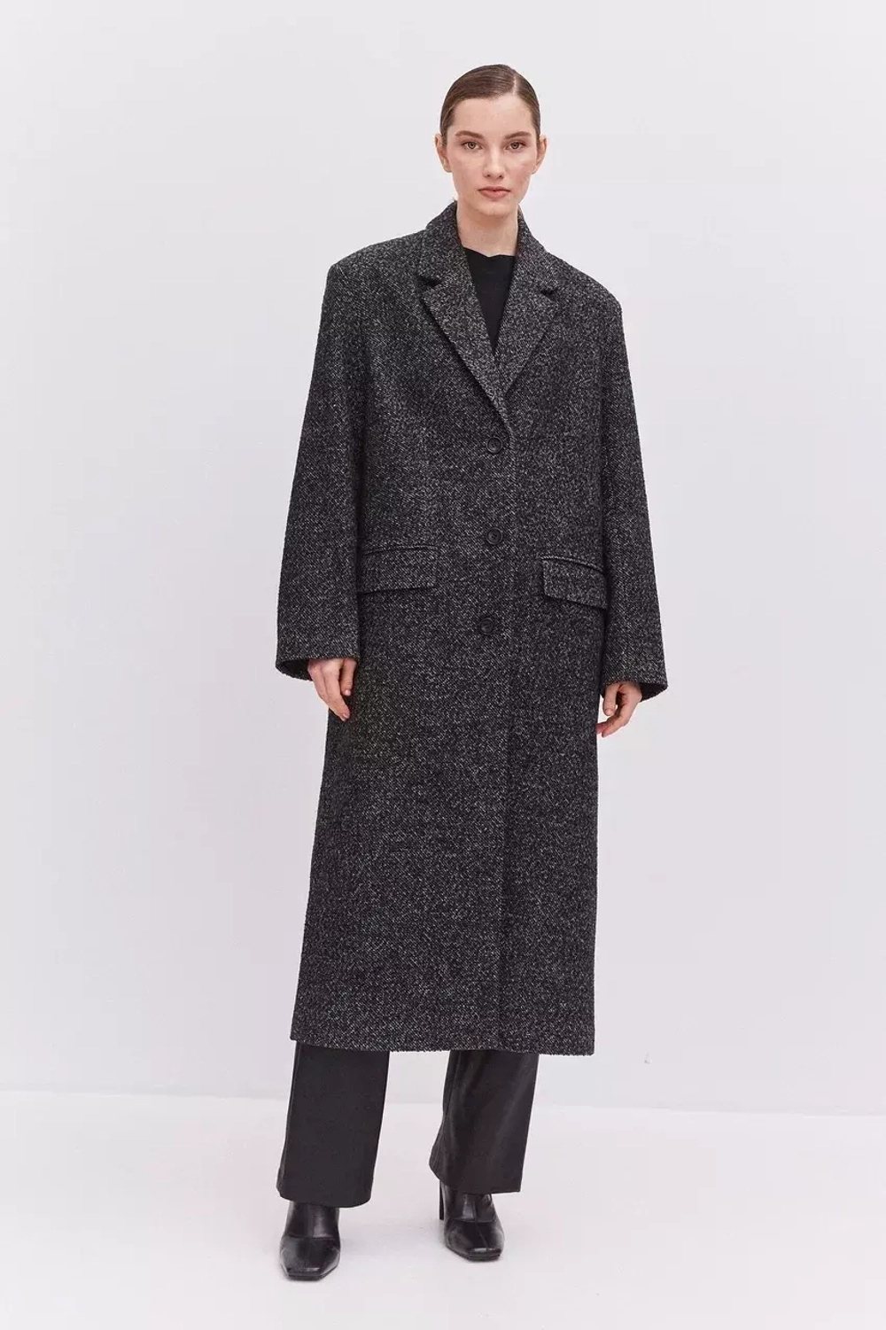 Пальто удлиненное женское черно-белое