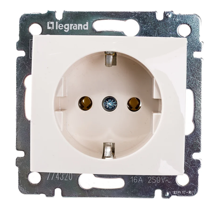 Legrand Valena Розетка с З/К 16А слоновая кость