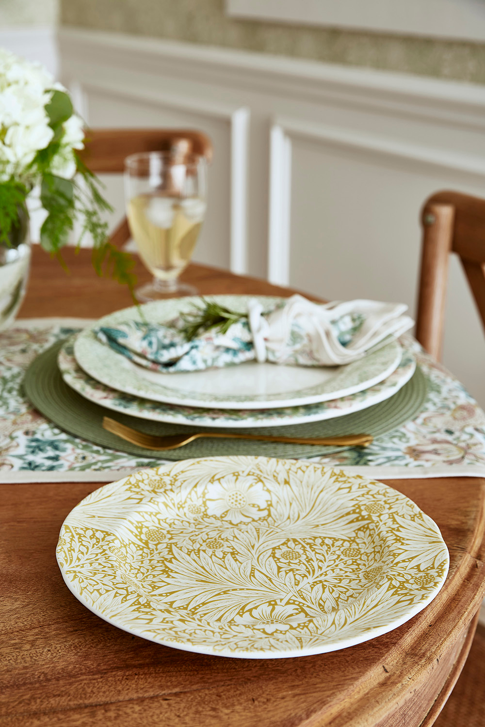 Spode Тарелка Morris&Co. 23 см ноготки для завтрака