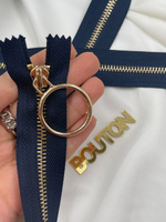 Молния темно-синяя с золотистым массивным кольцом