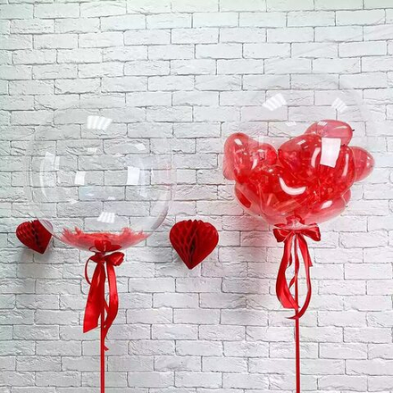 Композиция из воздушных шаров с перьями