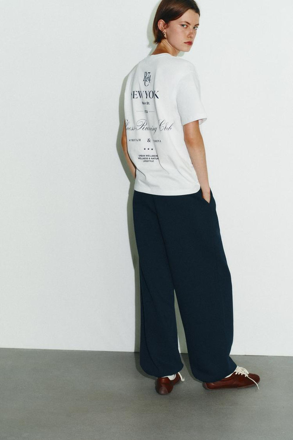 ZARA ФУТБОЛКА С ВЫШИВКОЙ, БЕЛЫЙ