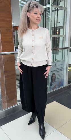 Бежевый жакет-кофта на пуговицах