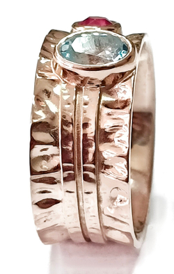 Ювелирное кольцо из серебра 925 пробы с позолотой,топаз,рубин