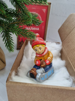 Мальчик на санках игрушка ручной росписи