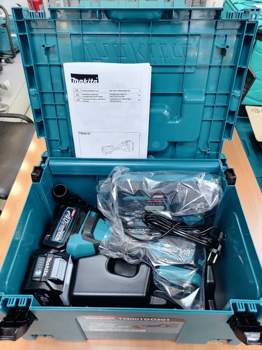 Аккумуляторный мультитул Makita TM001GD201