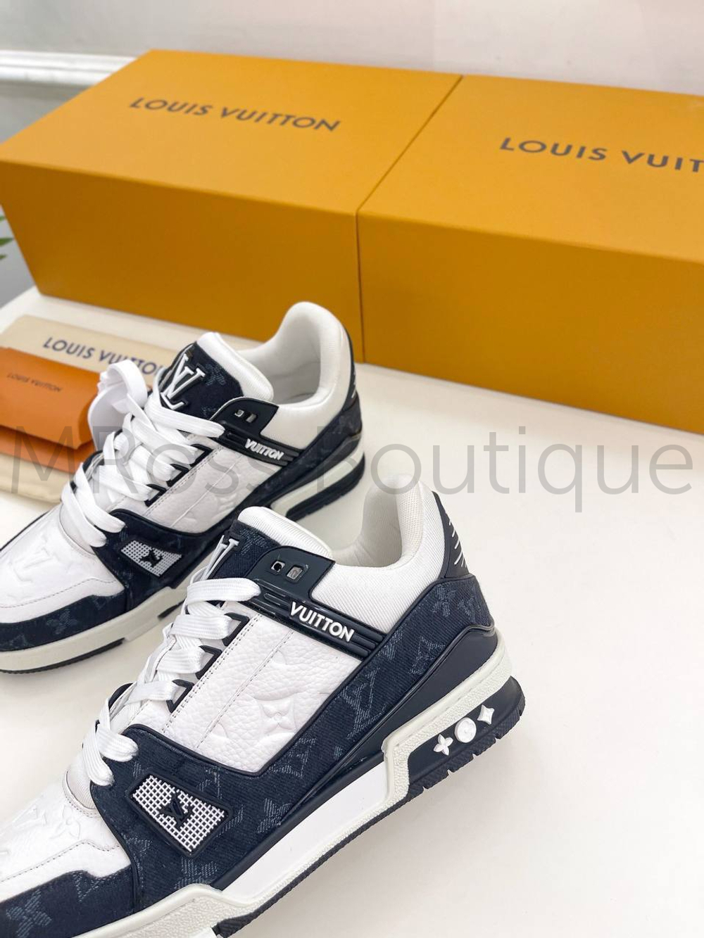 Черно-белые кроссовки LV Trainer унисекс премиум класса