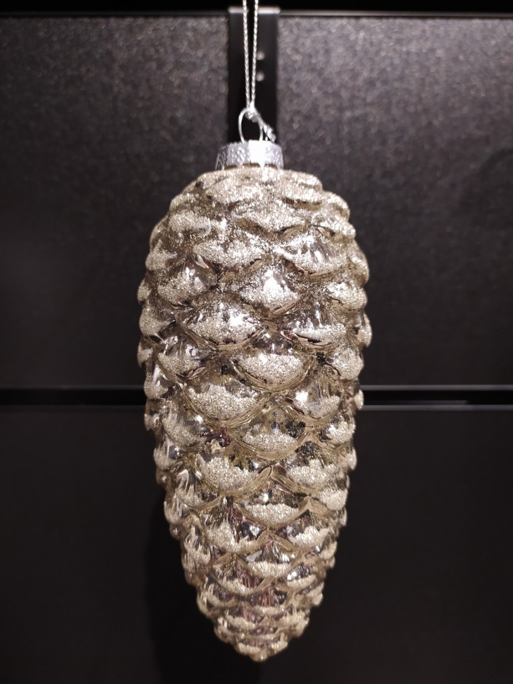 Елочная игрушка 7х16см House of Seasons Шишка шампань/белая/серебро в ассортименте 3 вида