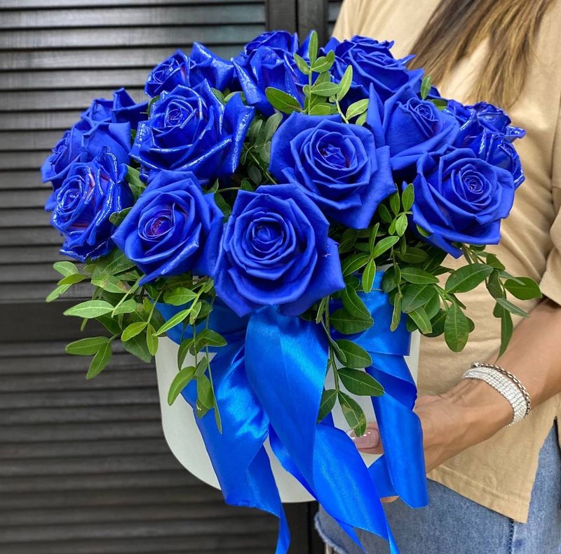 Букет из 15 синих роз в коробке #0329