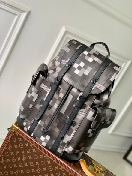 Louis Vuitton Christopher MM