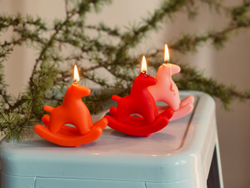 Свеча «Лошадка-качалка» розовая