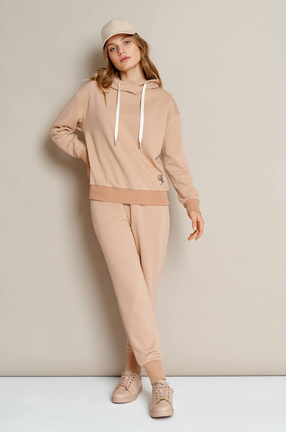 22569 Джемпер женский (миндаль)