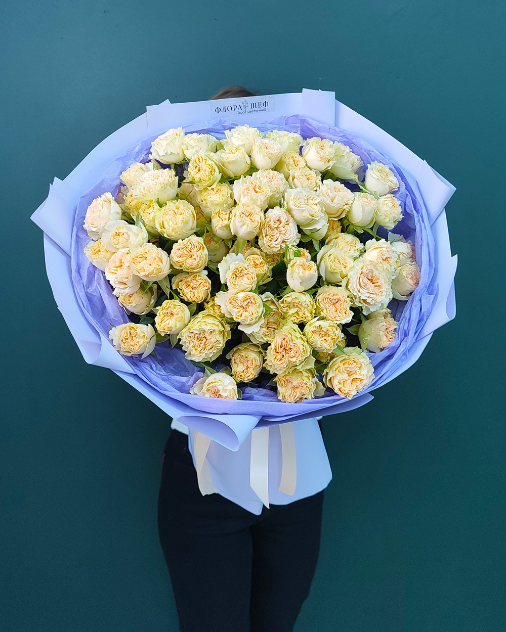 Пышный букет из пионовидных кустовых роз Саммер,19 веток(00245)