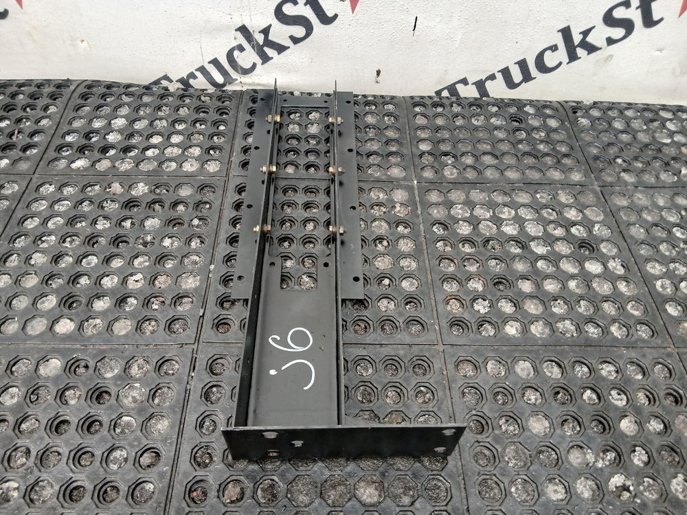 Кронштейн крыла задний правый