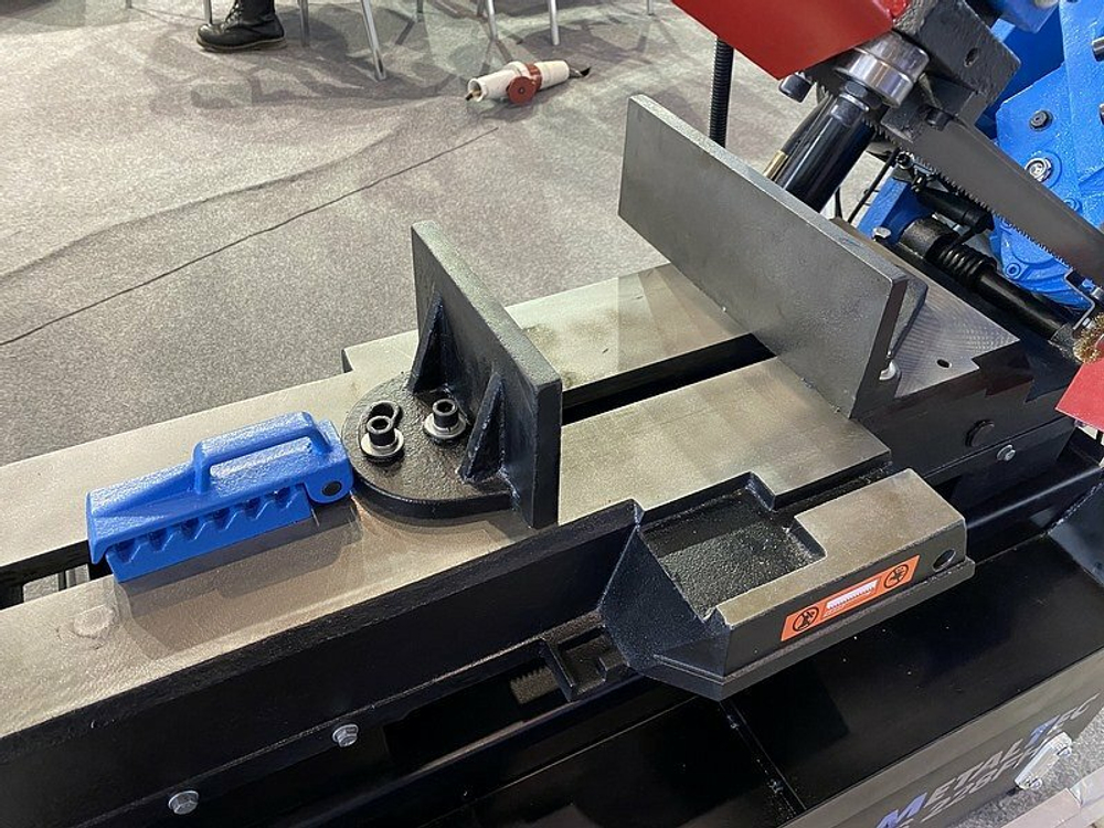 Ручной ленточнопильный станок для резки металла MetalTec BS 228 FH