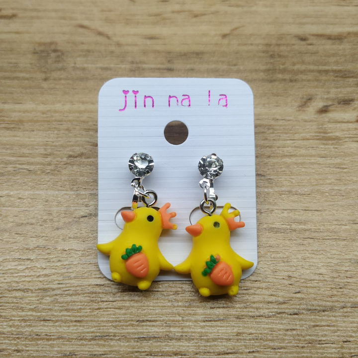 Клипсы Kinder Курочка желтая с морковкой кристалл металл серебристый