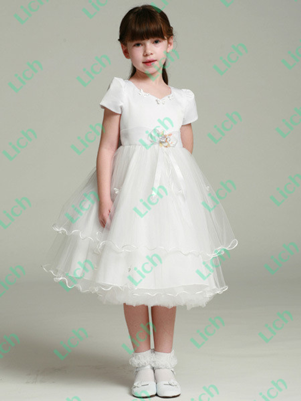 Платье с лентой под грудью и коротким рукавом