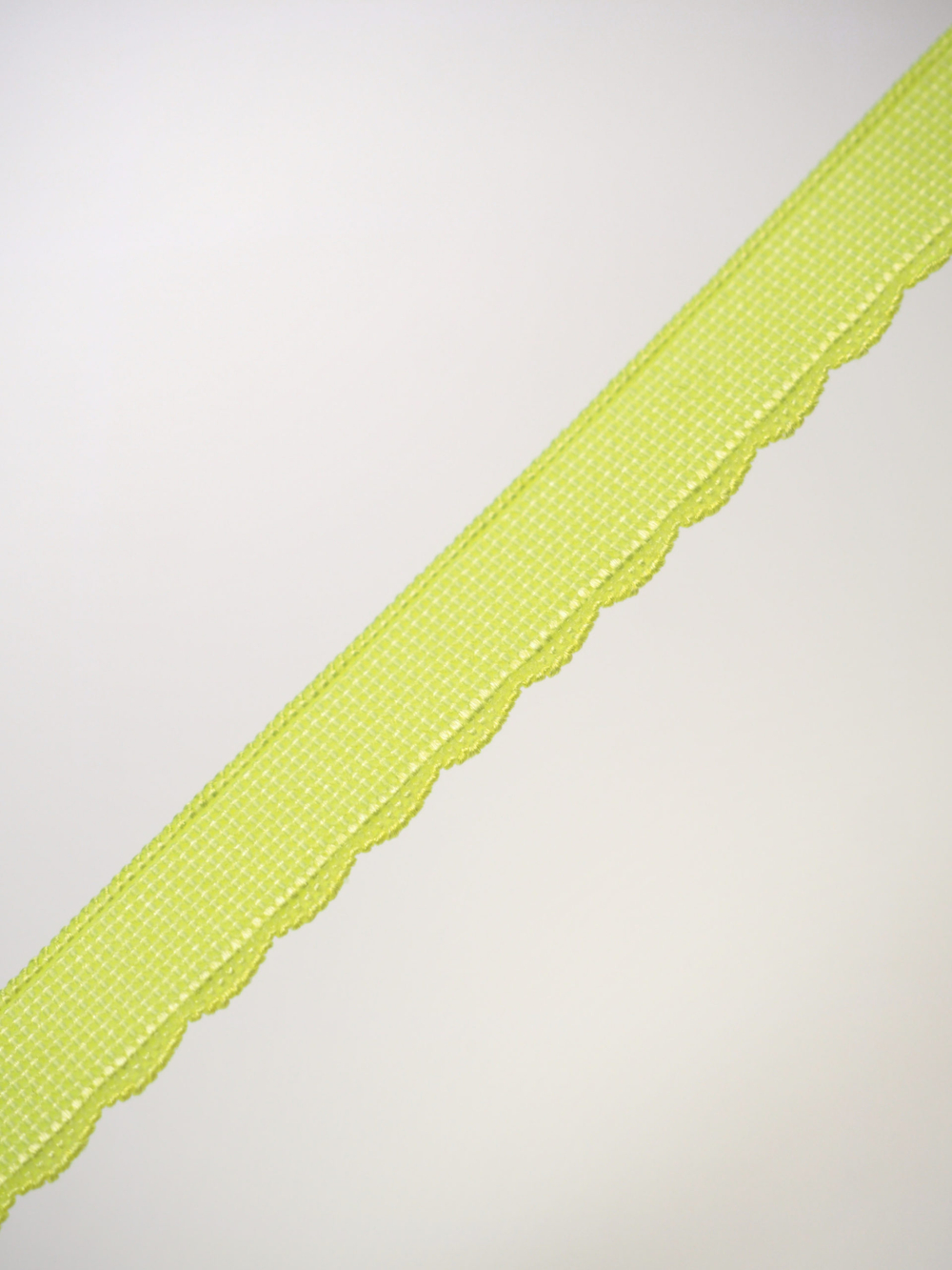 Резинка отделочная лимон-лайм неоновая ажурная ширина 11 мм