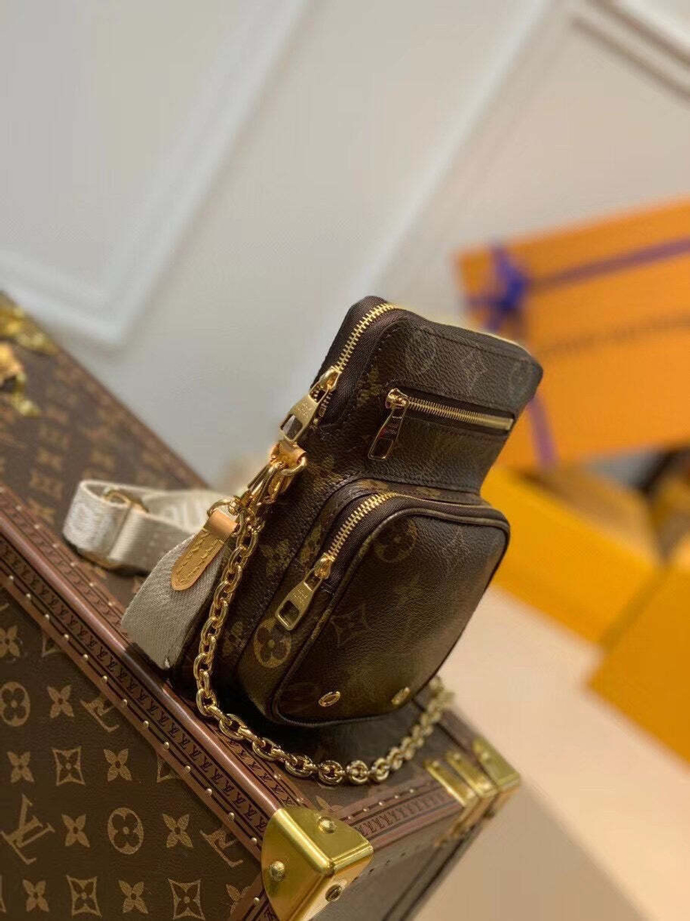 Louis Vuitton Utility Phone Sleeve