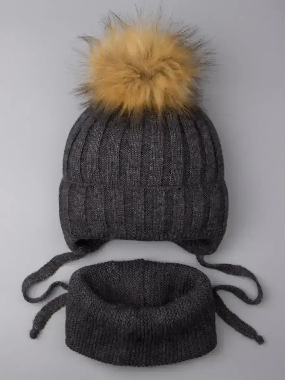 Шапка зимняя детская с помпоном и снуд