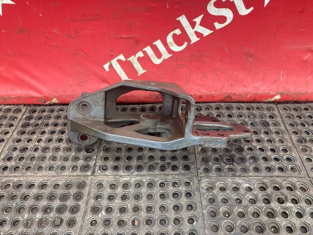 Кронштейн рессоры передней правый