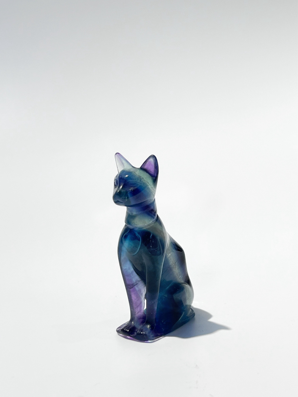 Фигурка кошки из флюорита в египетском стиле