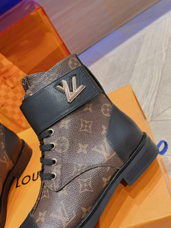Louis Vuitton Wonderland Flat Rangers