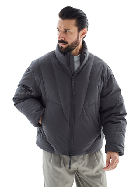 Графитовый короткий пуховик с фигурными швами