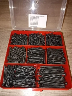 Саморезы чёрные по дереву в кейсе (775 шт.)