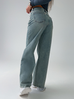 Джинсы LOLOBLUES 18206 широкие с синим карманом сзади