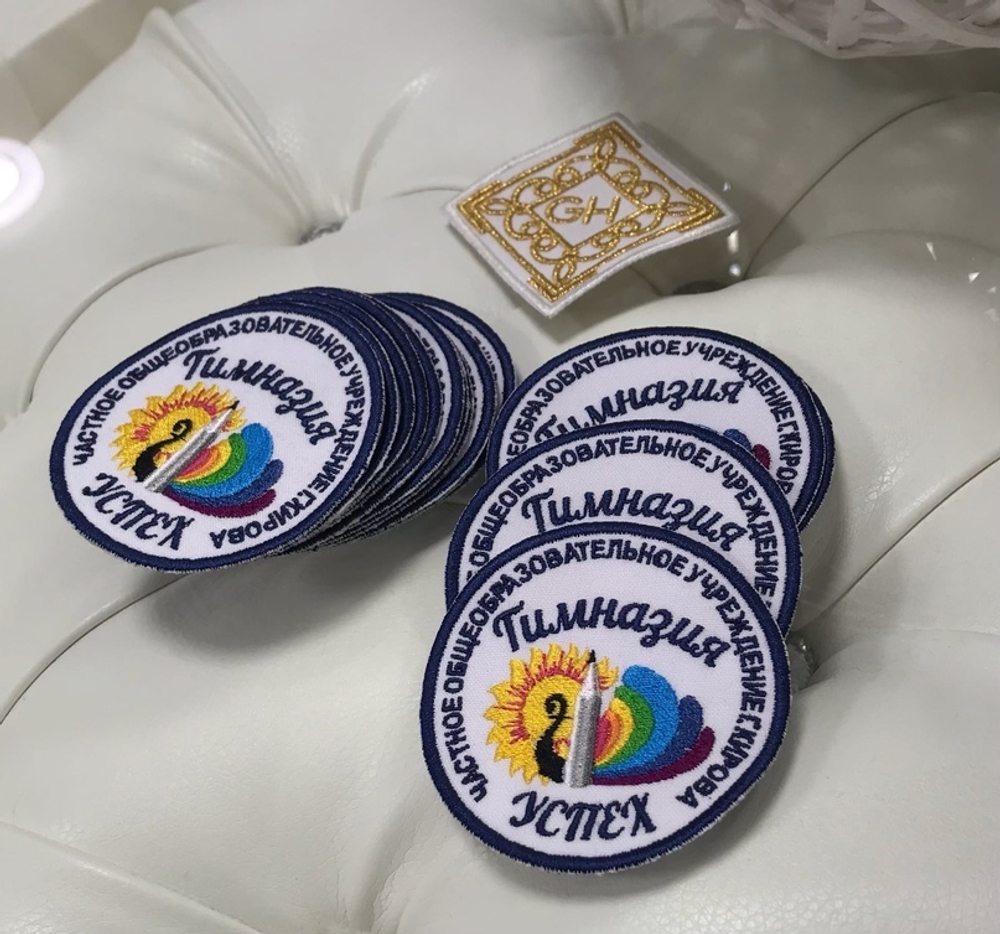 Вышивка шевронов, логотипов.