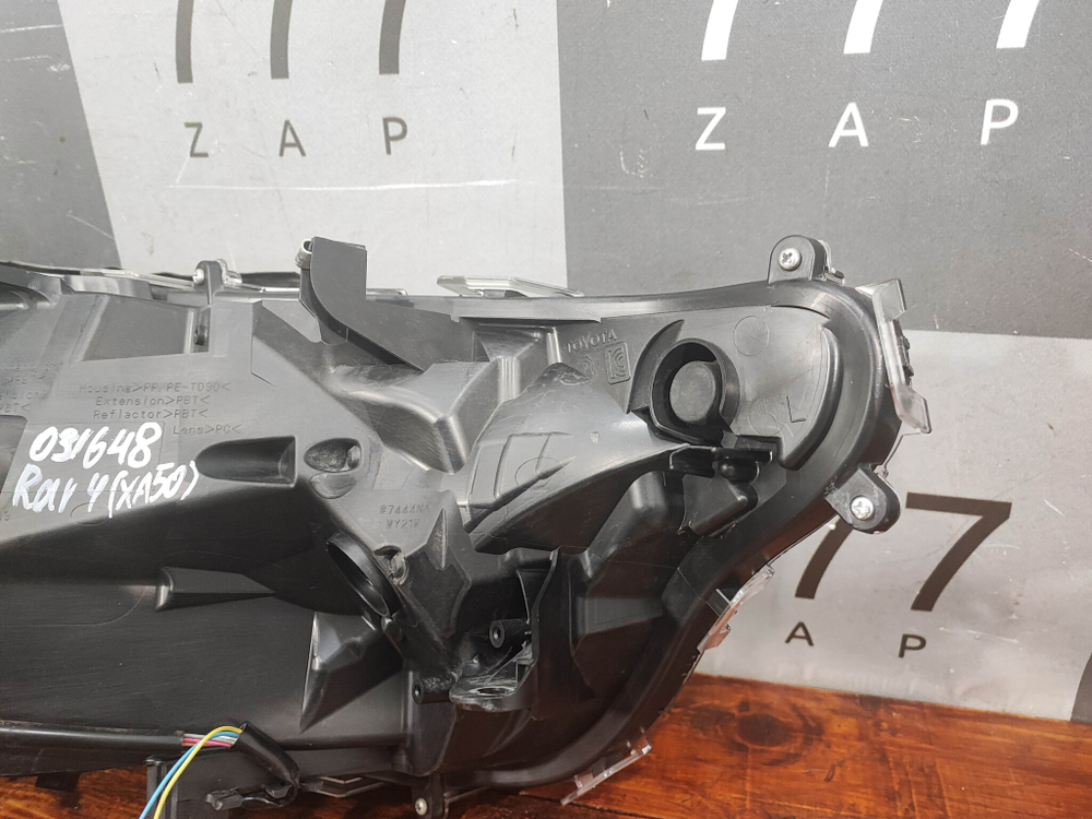 Фара левая LED Toyota RAV4 V (XA50) 18-нв Б/У Оригинал 8118542842