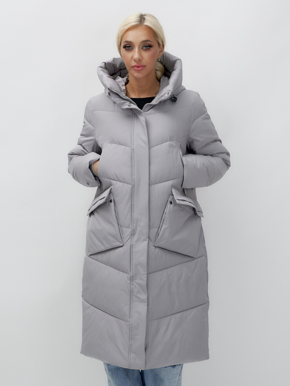 Пальто утепленное стеганное зимнее с капюшоном женское серого цвета 9639Sr